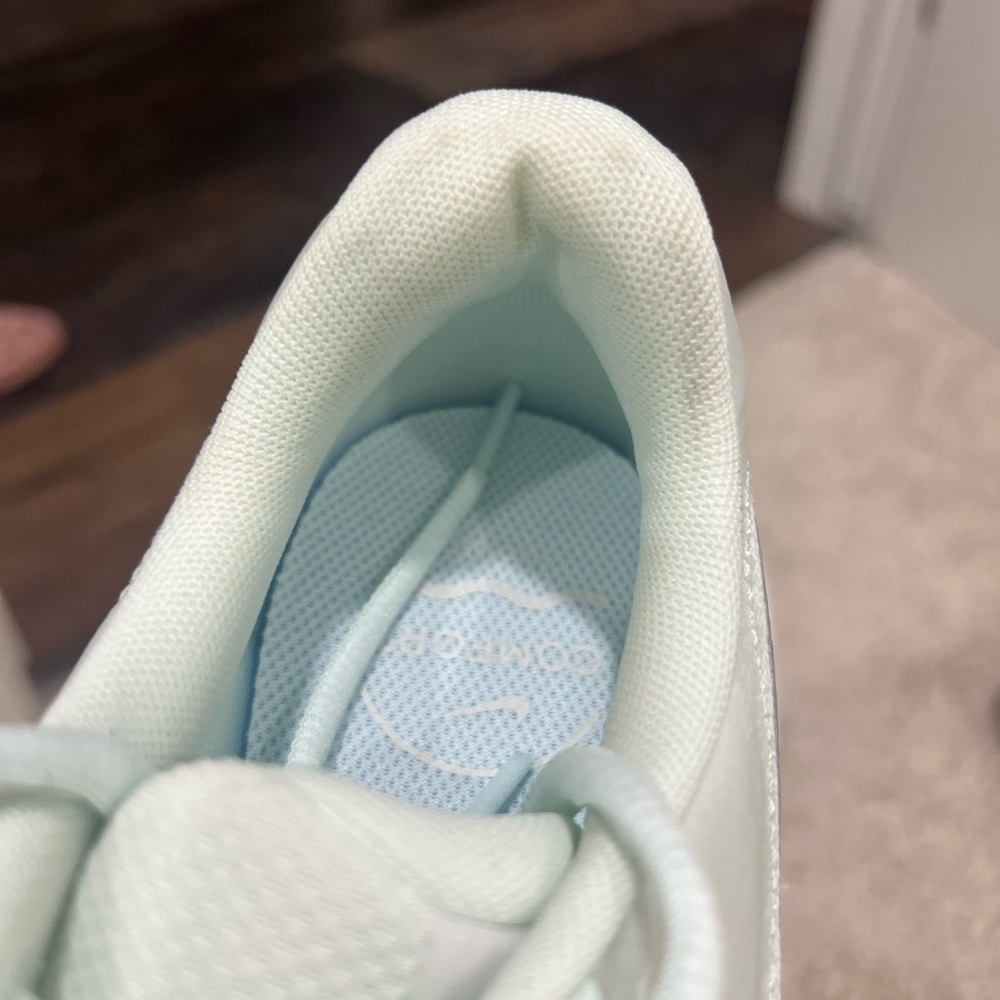 ♥️😍BRAND NEW WOMENS NIKE GYM SHOE😍♥️ - Picture 3 of 5
